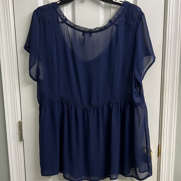 Torrid 1x  Floral Chiffon Button Top
Womens Navy Blue
Sheer Embroidered - Picture 6 of 6